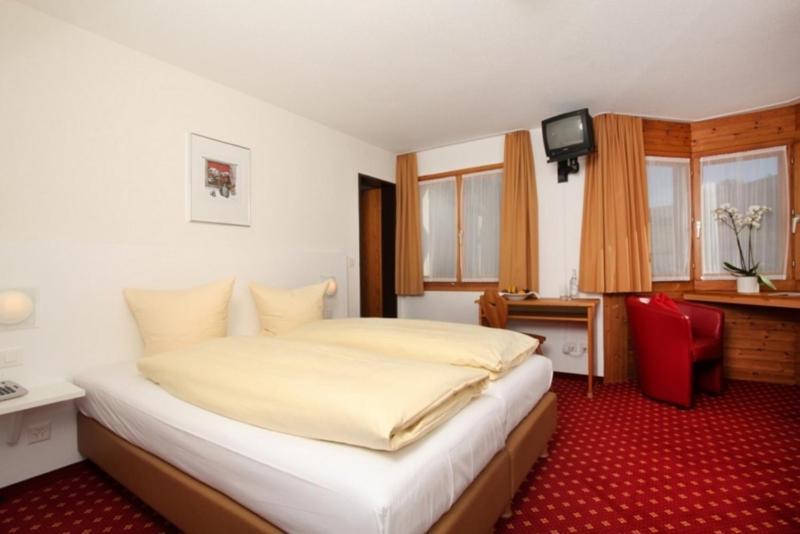 Hotel Central Obersaxen Habitación foto